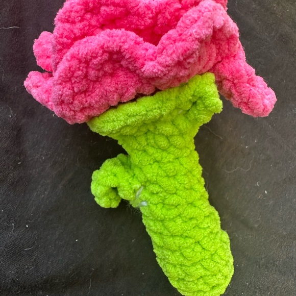 Small Handcrafted Pink and Green Crochet Rose Flower - Picture 2 of 4